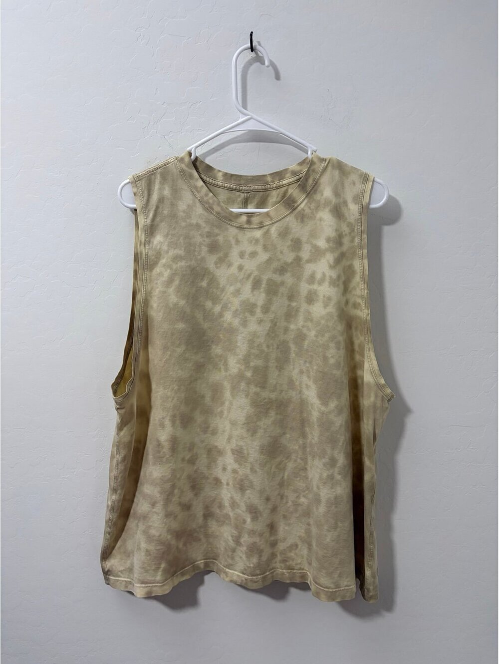 Lululemon Athletica Tie Dye Yellow Sleeveless Tank Top - Womens size Large / XL